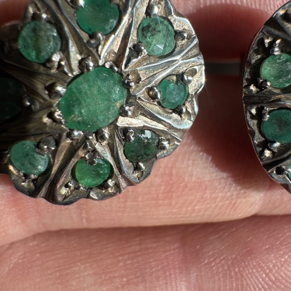Natural emerald and ( Sterling silver?) earrings - Picture 15 of 16